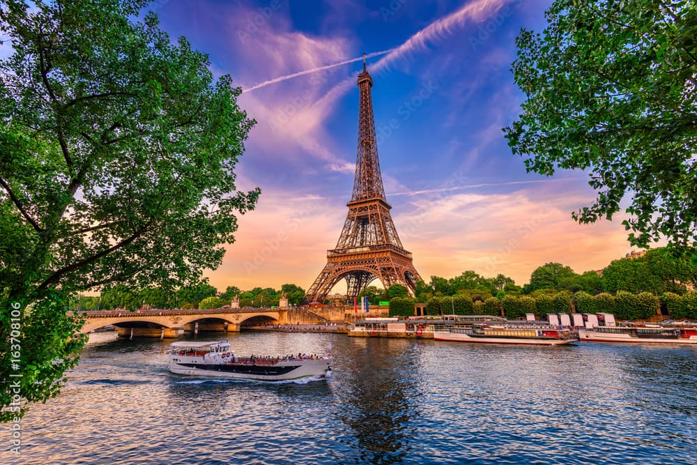 5-Day Paris Discovery: Louvre, Seine and Versailles